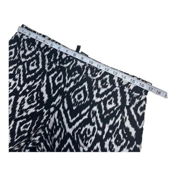 New Directions Women's SZ M- Black White Abstract Wide Leg Pant Pull On Stretch - Picture 3 of 10